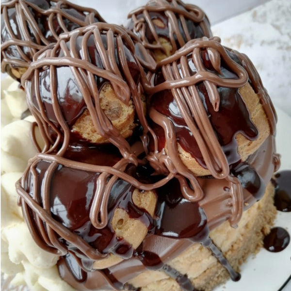 Torta Cheesecake con Nutella y Profiteroles